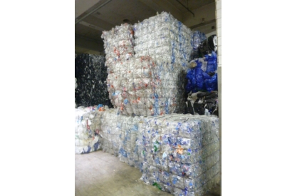 PET Bottles in bales - Clear natural color and light blue 